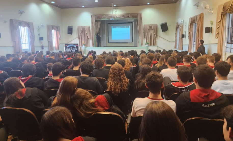 PCPR orienta 450 adolescentes sobre crimes virtuais em Santa Felicidade
