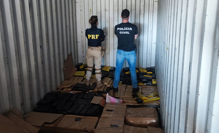 PCPR e PF apreendem 3 toneladas de maconha e prendem suspeito em Guarapuava