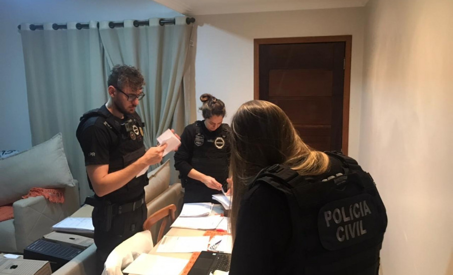 PCPR e MPPR prendem 15 pessoas em operação contra organização criminosa ligada ao tráfico de drogas em diversos estados do Brasil