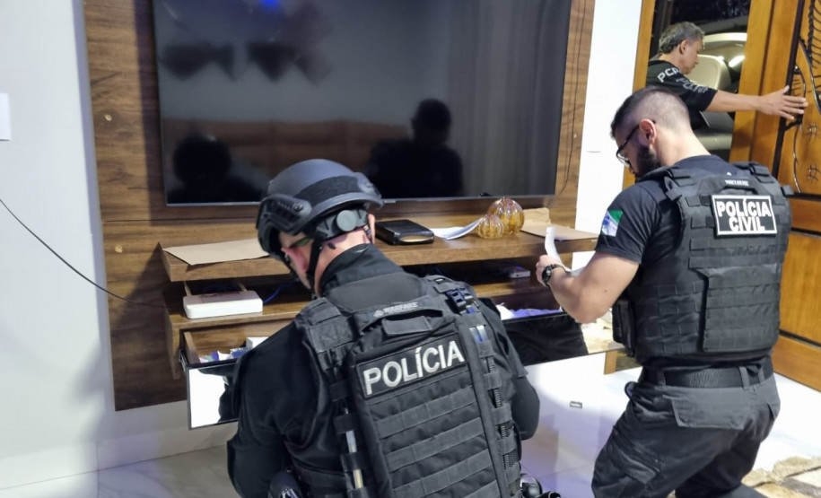 PCPR e MPPR prendem 15 pessoas em operação contra organização criminosa ligada ao tráfico de drogas em diversos estados do Brasil
