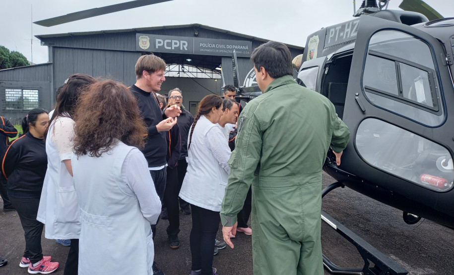 PCPR recebe visita de alunos com deficiência no Grupamento de Operações Aéreas