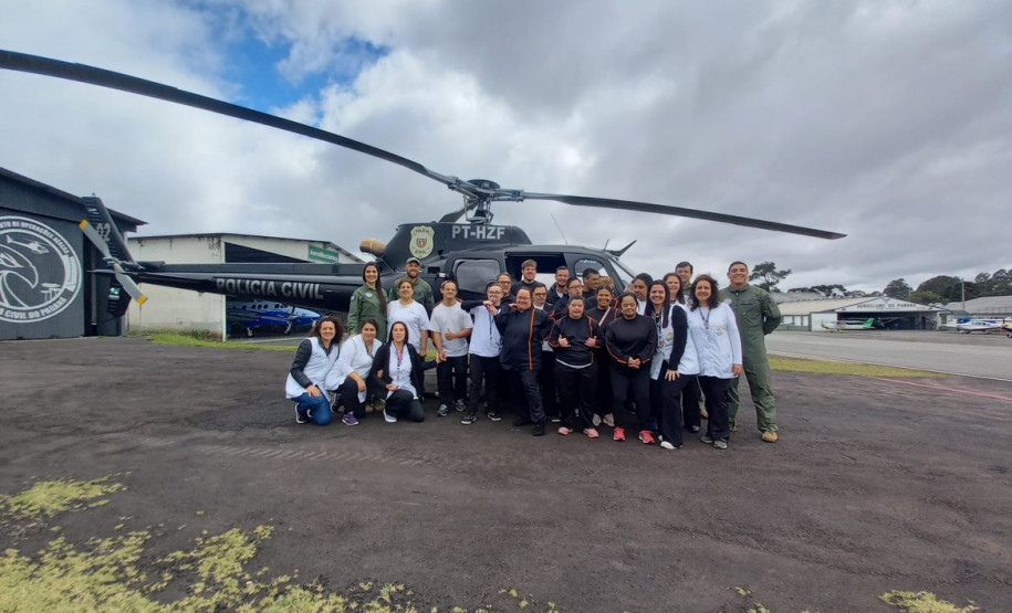 PCPR recebe visita de alunos com deficiência no Grupamento de Operações Aéreas