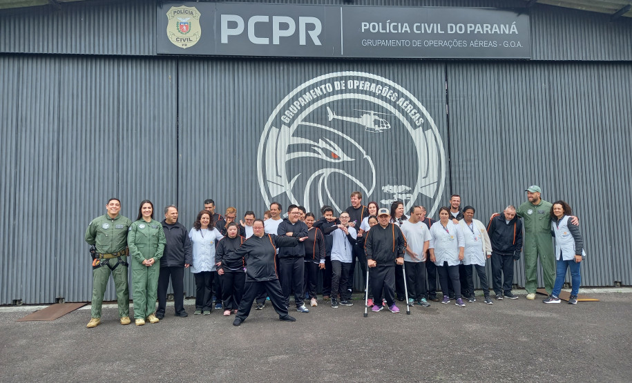 PCPR recebe visita de alunos com deficiência no Grupamento de Operações Aéreas