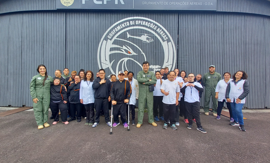 PCPR recebe visita de alunos com deficiência no Grupamento de Operações Aéreas