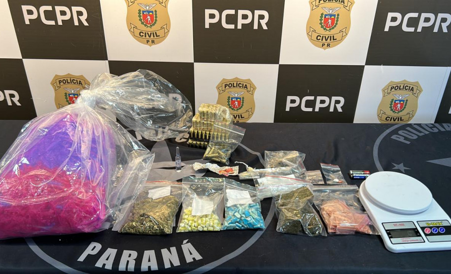 PCPR e PMPR prendem 20 pessoas em operação contra organização criminosa ligada ao tráfico de drogas no Centro de Curitiba