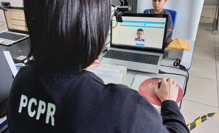 PCPR na Comunidade oferece serviços de polícia judiciária para a população do bairro Pinheirinho em Curitiba