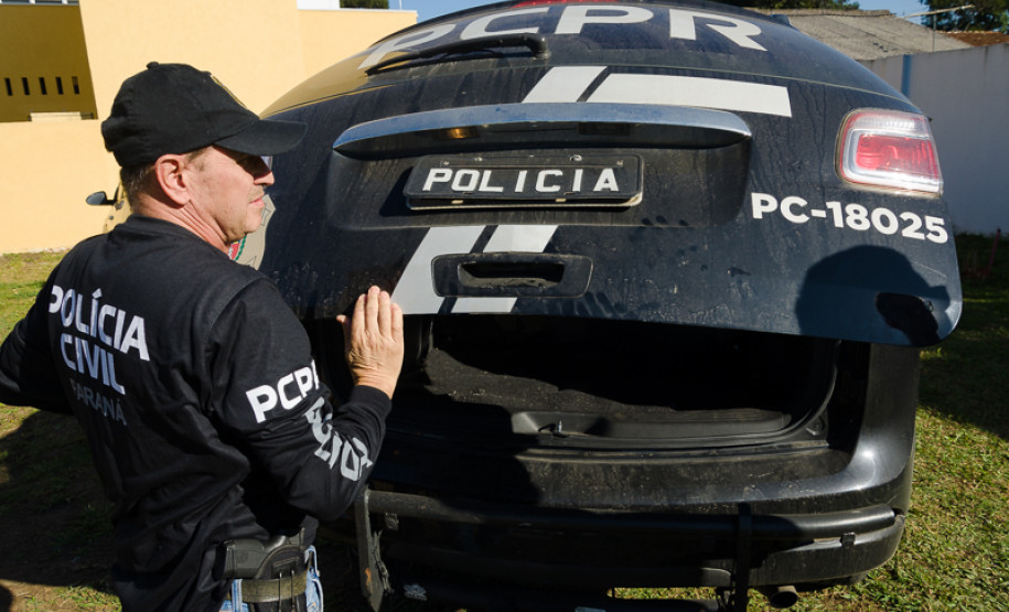 PCPR prende homem em flagrante por posse de arma de fogo e munições em Curitiba