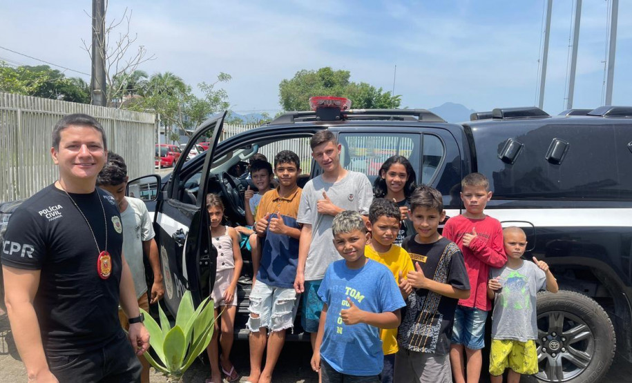 PCPR na Comunidade confecciona documentos de identidade para crianças em Paranaguá