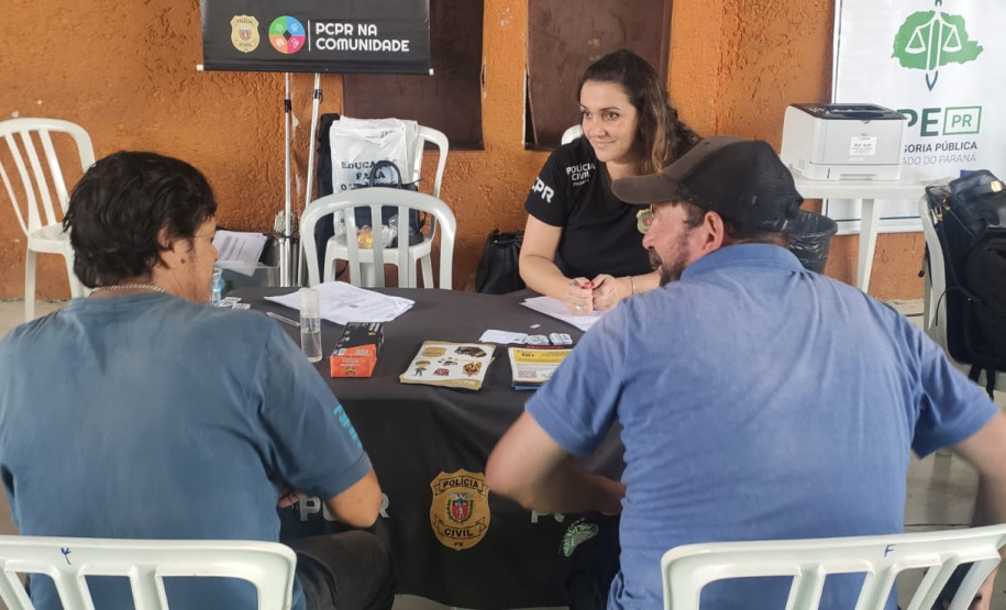 PCPR na Comunidade leva serviços de polícia judiciária aos bairros Pinheirinho e Santa Cândida em Curitiba