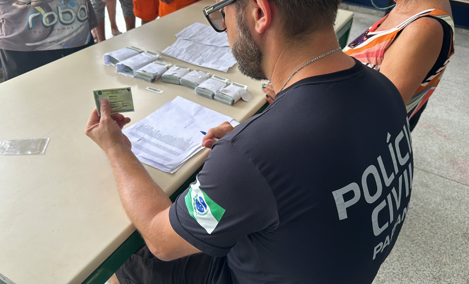 PCPR realiza entrega de mais de 260 carteiras de identidade na Ilha do Mel