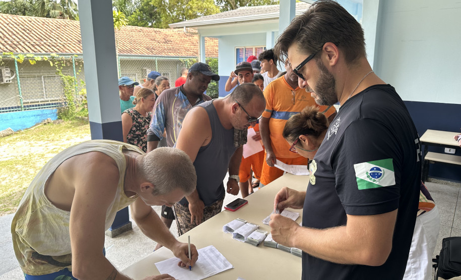 PCPR realiza entrega de mais de 260 carteiras de identidade na Ilha do Mel