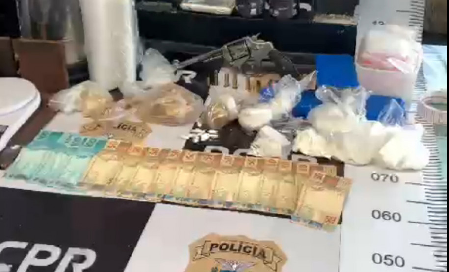 PCPR prende homem por homicídio tentado e descobre laboratório de drogas em Paranaguá