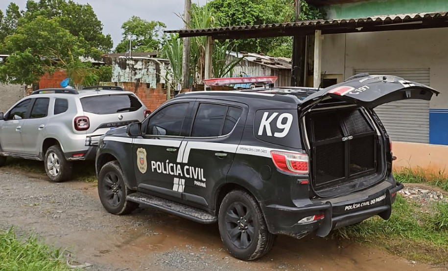 PCPR prende duas pessoas e apreende drogas, arma e munições em Pontal do Paraná