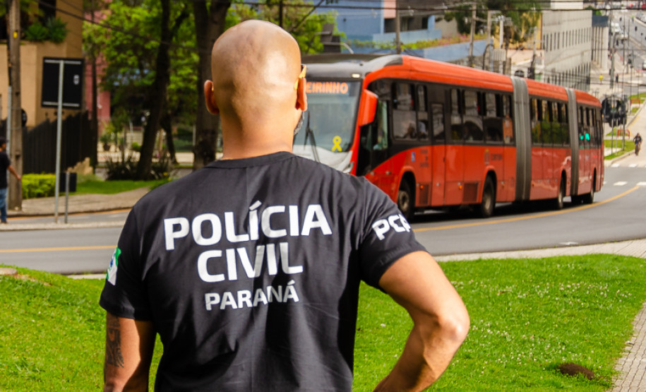 PCPR prende homem por roubo dentro de ônibus em Curitiba