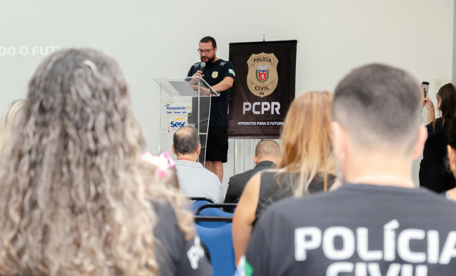 PCPR realiza entrega de medalhas de serviço policial para servidores de Paranaguá