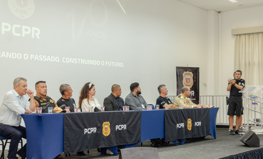 PCPR realiza entrega de medalhas de serviço policial para servidores de Paranaguá