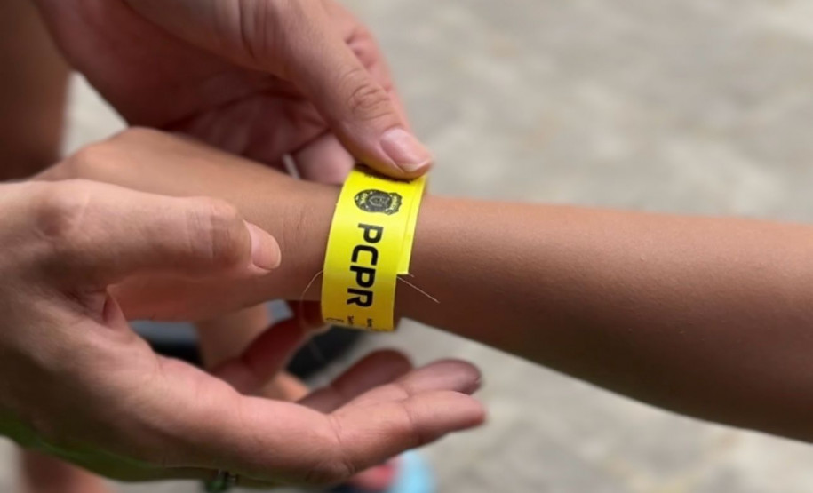 PCPR reforça distribuição de pulseiras de identificação durante shows do Verão Maior