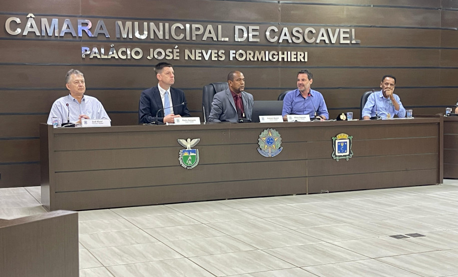 Policial Civil da PCPR recebe medalha de honra ao mérito em Cascavel