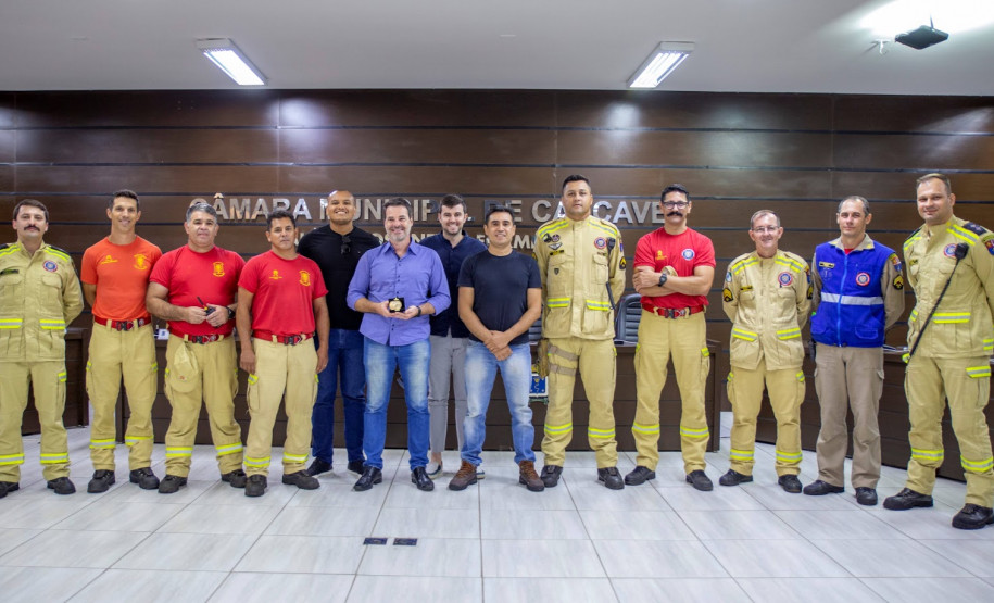 Policial Civil da PCPR recebe medalha de honra ao mérito em Cascavel