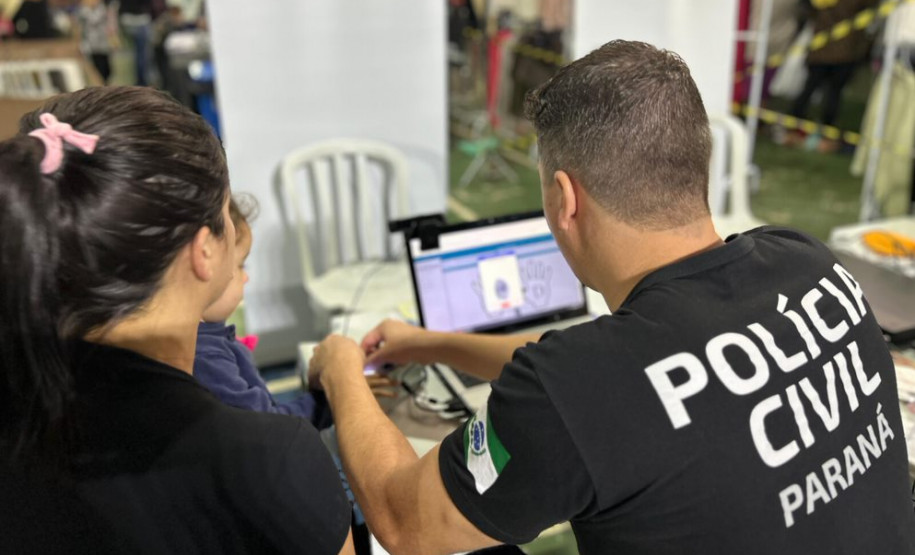 PCPR na Comunidade leva serviços de polícia judiciária para população da Ilha do Mel e Campo Magro