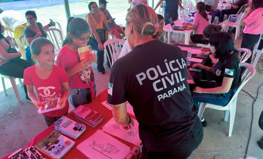 PCPR na Comunidade leva serviços de polícia judiciária para mais de 1,9 mil pessoas em Pinhais e Foz do Iguaçu