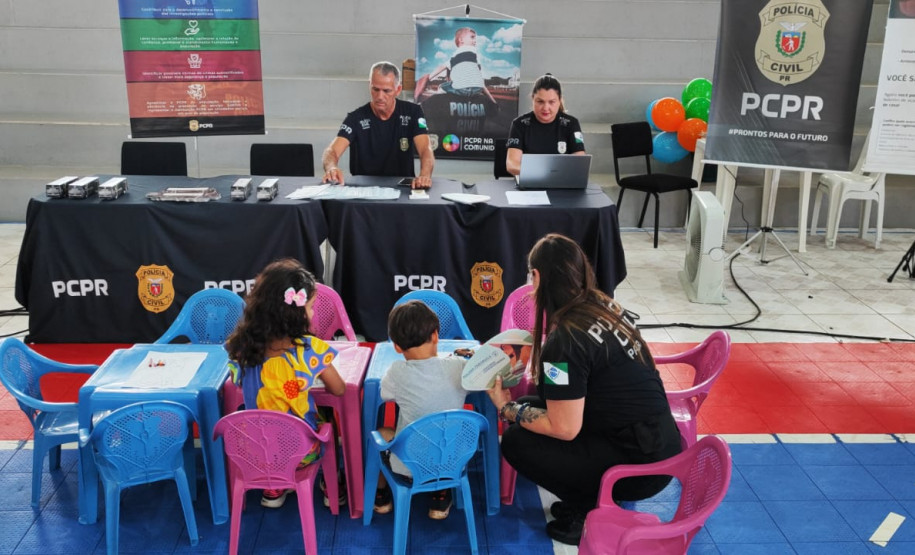 PCPR na Comunidade leva serviços para mais de 2 mil pessoas em Vitorino e Araucária