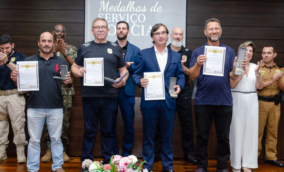 PCPR realiza entrega de medalhas de serviço policial para servidores das Subdivisões Policiais de Ponta Grossa e Telêmaco Borba
