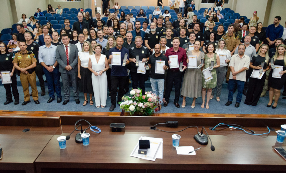 PCPR realiza entrega de medalhas de serviço policial para servidores das Subdivisões Policiais de Ponta Grossa e Telêmaco Borba