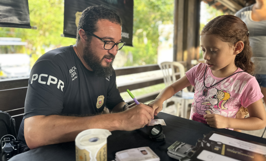 PCPR na Comunidade leva serviços para mais de 400 pessoas na Ilha do Mel