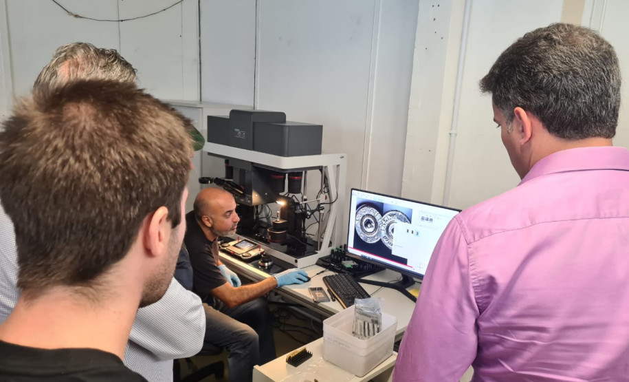 Policiais visitam Instituto de Criminalística para aperfeiçoamento técnico em balística forense