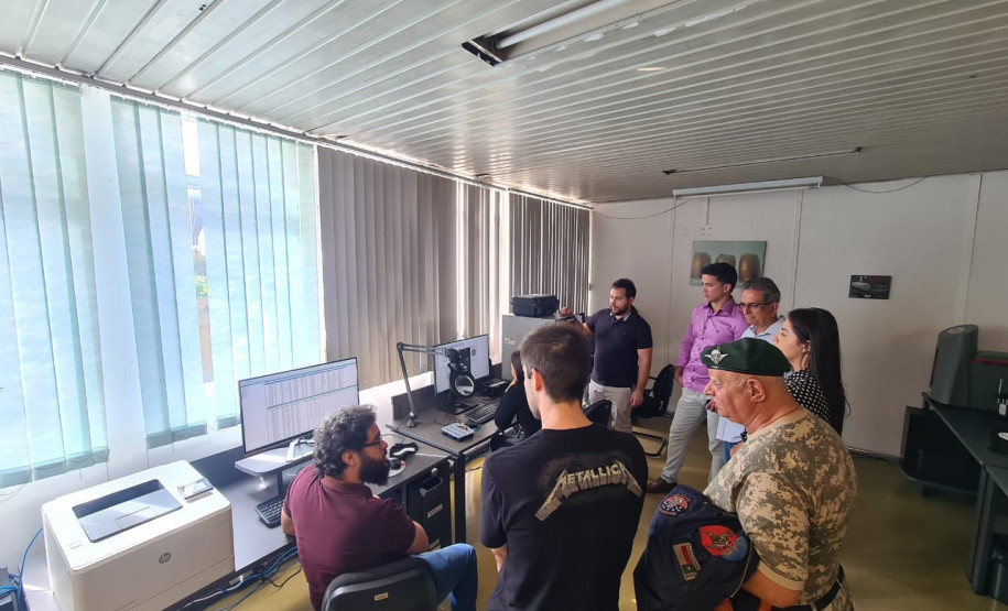 Policiais visitam Instituto de Criminalística para aperfeiçoamento técnico em balística forense