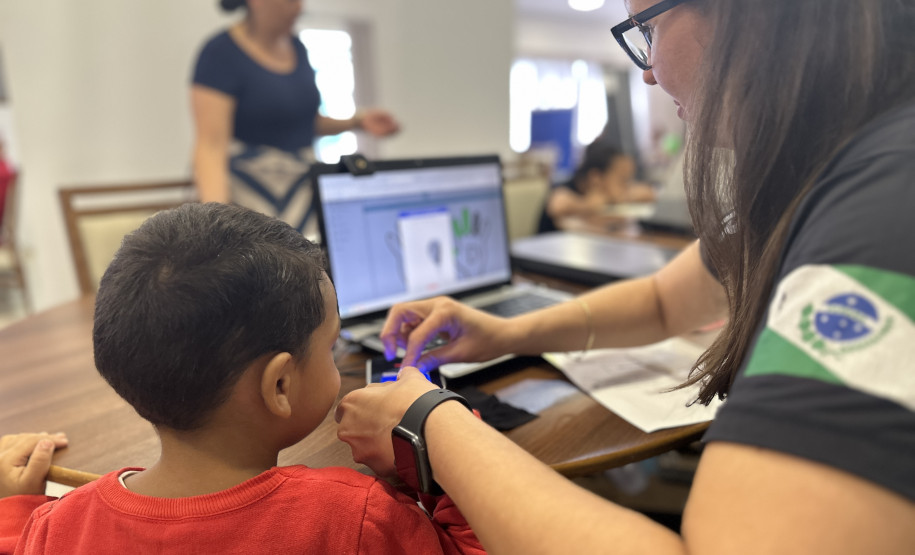 PCPR na Comunidade leva serviços de polícia judiciária para mais de 800 pessoas em Foz do Iguaçu