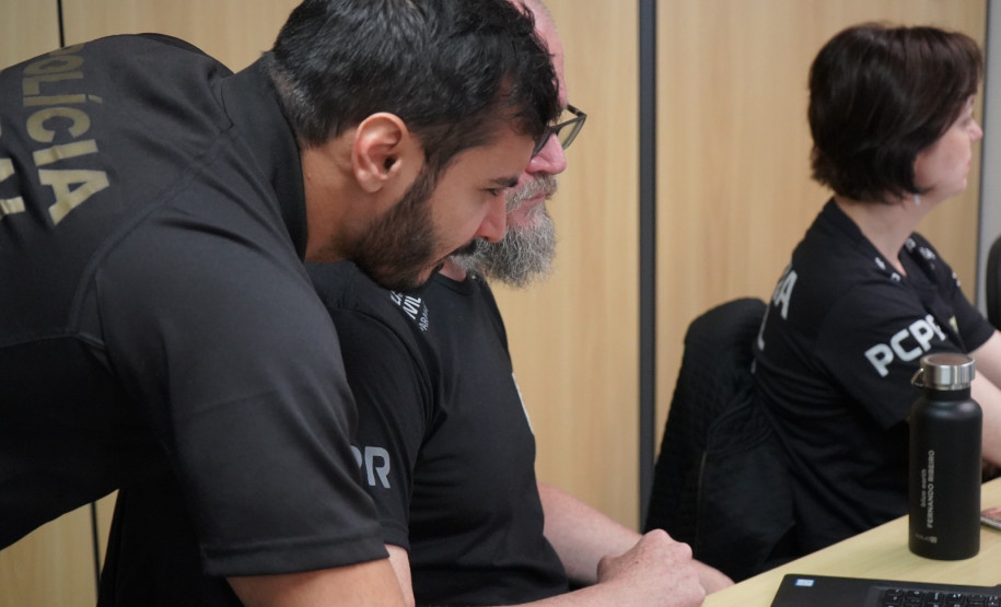 Policiais civis participam de habilitação em Sistema Automatizado de Identificação Biométrica em Curitiba