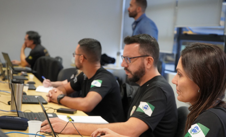 Policiais civis participam de habilitação em Sistema Automatizado de Identificação Biométrica em Curitiba