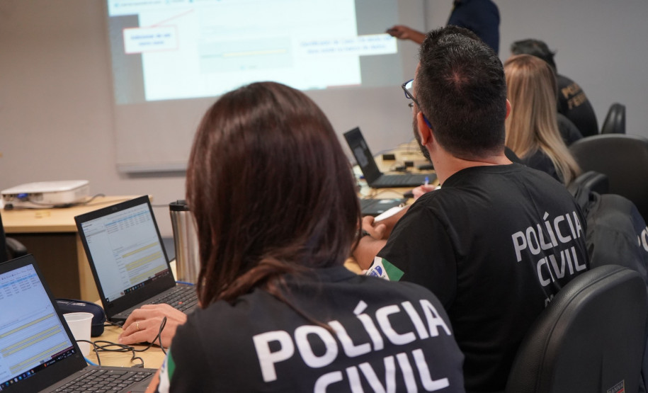 Policiais civis participam de habilitação em Sistema Automatizado de Identificação Biométrica em Curitiba