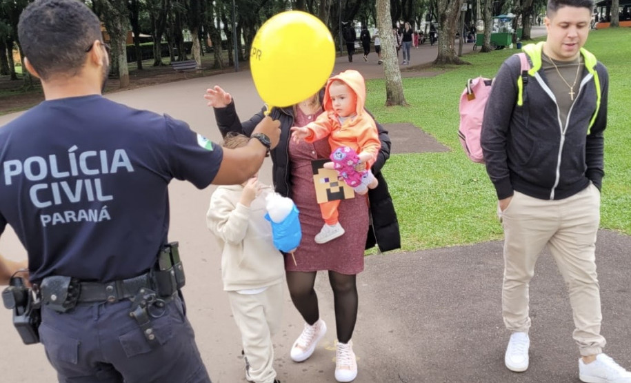 PCPR leva orientações sobre o Maio Amarelo para a população de Curitiba e Maringá