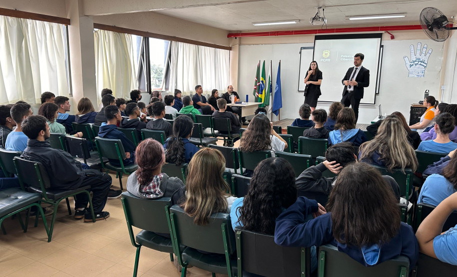 PCPR ministra palestra educativa em escola para surdos na Capital
