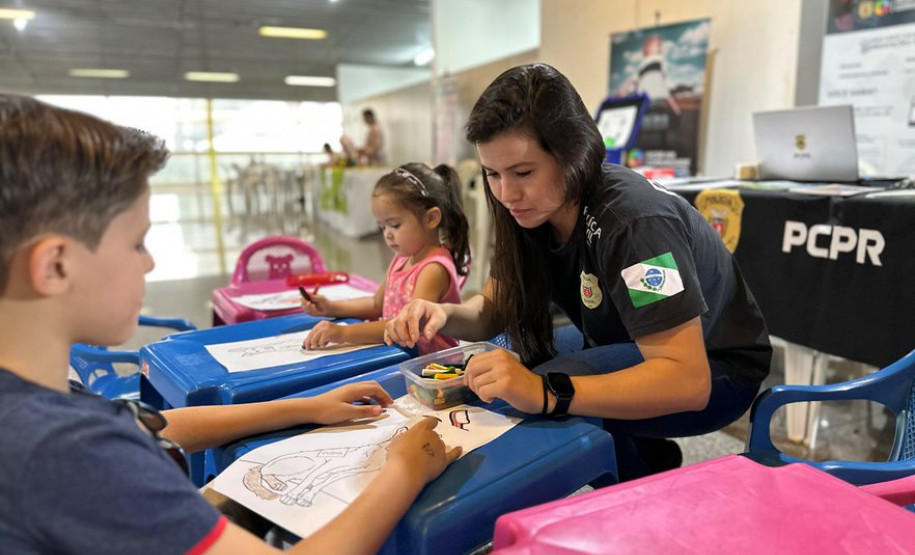 PCPR na Comunidade leva serviços de polícia judiciária e exposições para população de Maringá