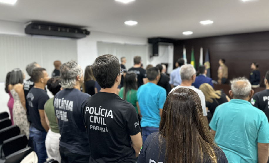PCPR realiza entrega de medalhas de serviço policial para servidores em Foz do Iguaçu