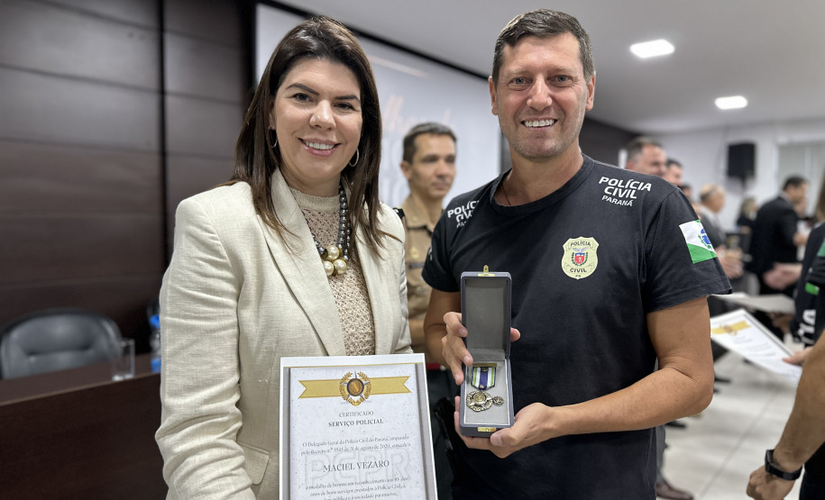 PCPR realiza entrega de medalhas de serviço policial para servidores em Foz do Iguaçu
