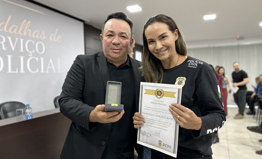 PCPR realiza entrega de medalhas de serviço policial para servidores em Foz do Iguaçu