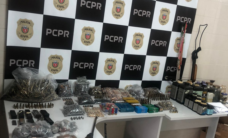PCPR apreende mais de mil munições e outros produtos ilícitos em residência de Curitiba