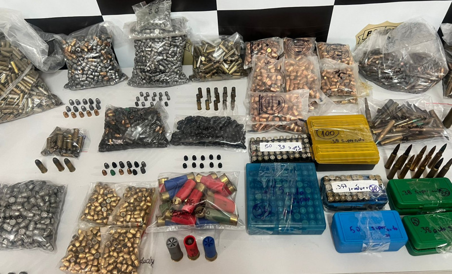 PCPR apreende mais de mil munições e outros produtos ilícitos em residência de Curitiba