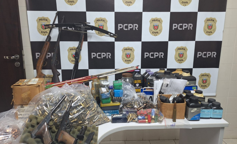 PCPR apreende mais de mil munições e outros produtos ilícitos em residência de Curitiba