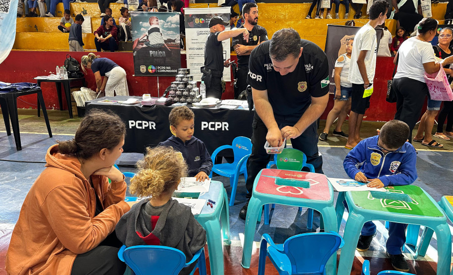 PCPR na Comunidade leva serviços de polícia judiciária e exposições para mais de 1,2 mil pessoas em Tijucas do Sul e Uraí