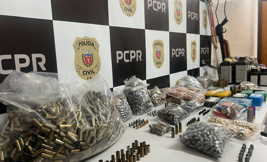 PCPR apreende mais de mil munições e outros produtos ilícitos em residência de Curitiba