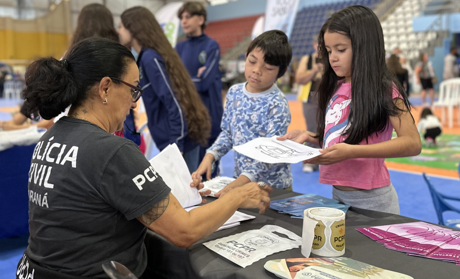 PCPR na Comunidade leva serviços de polícia judiciária e orientações para mais de 5,4 mil pessoas em Curitiba, Matinhos e Maringá