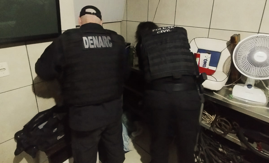 PCPR prende cinco pessoas em flagrante por tráfico de drogas em Cascavel