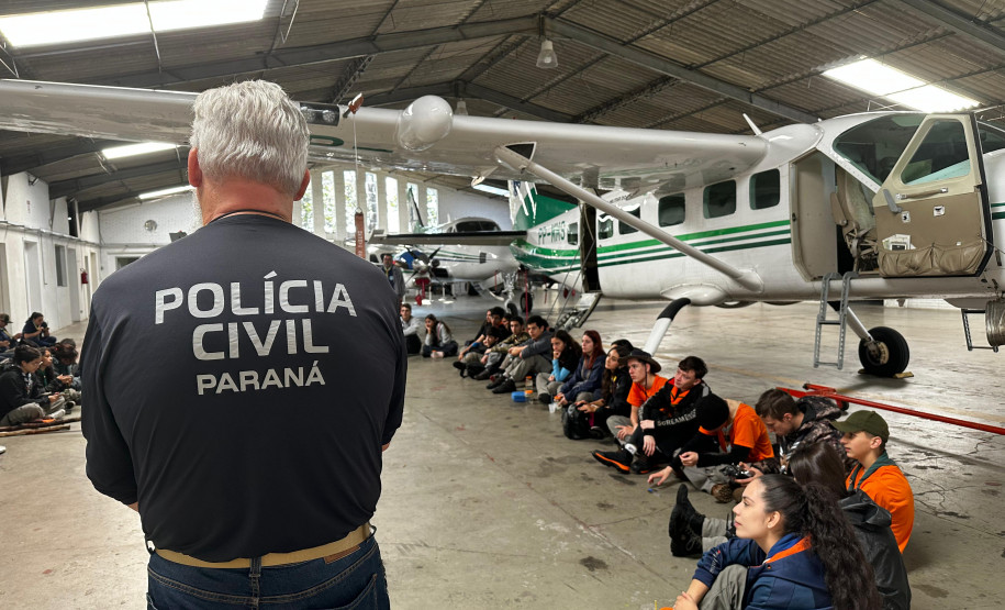 PCPR na Comunidade ministra aula de Vant e aeromodelismo para escoteiros