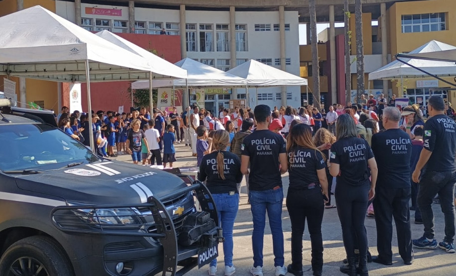 PCPR na Comunidade leva serviços de polícia judiciária e orientações para mais de 5,4 mil pessoas em Curitiba, Matinhos e Maringá